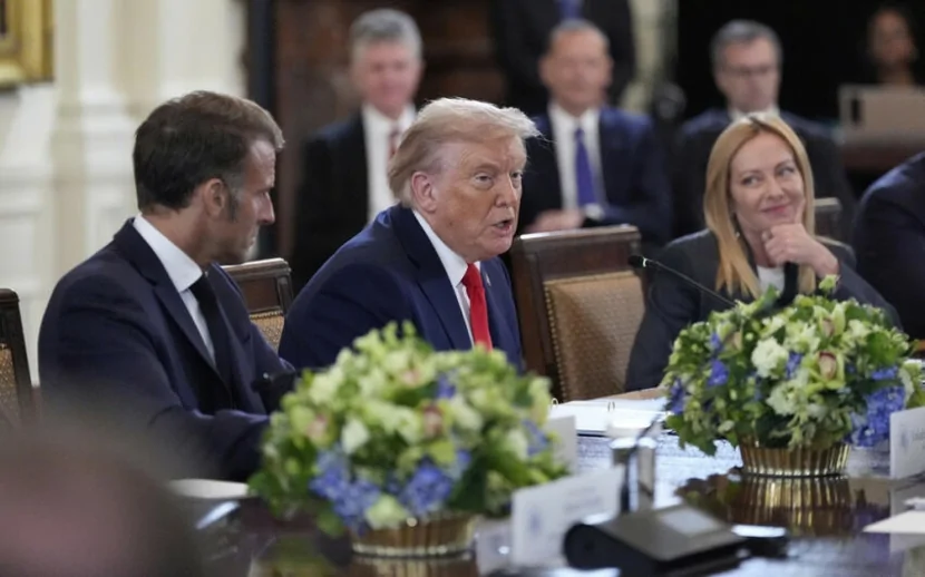 Tramp Putinə zəng etmək üçün görüşü DAYANDIRDI