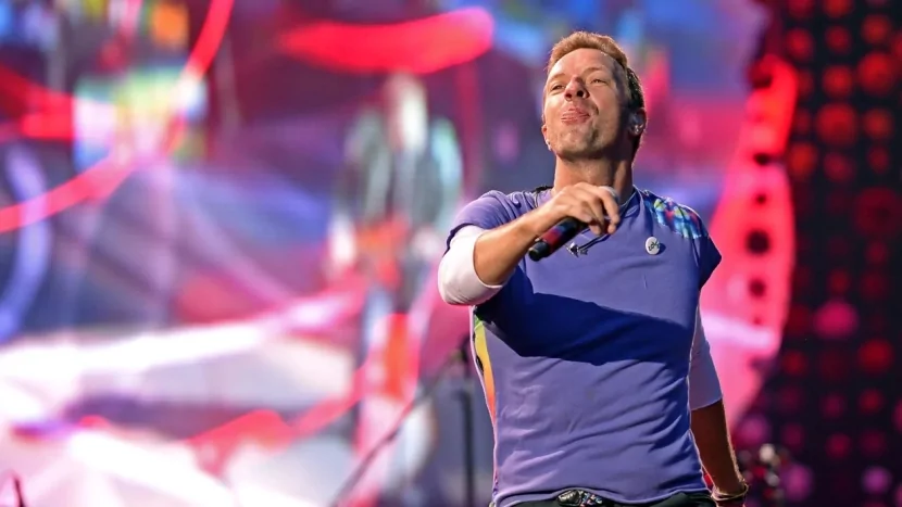 Chris Martin “kiss cam” qalmaqalına münasibət bildirdi