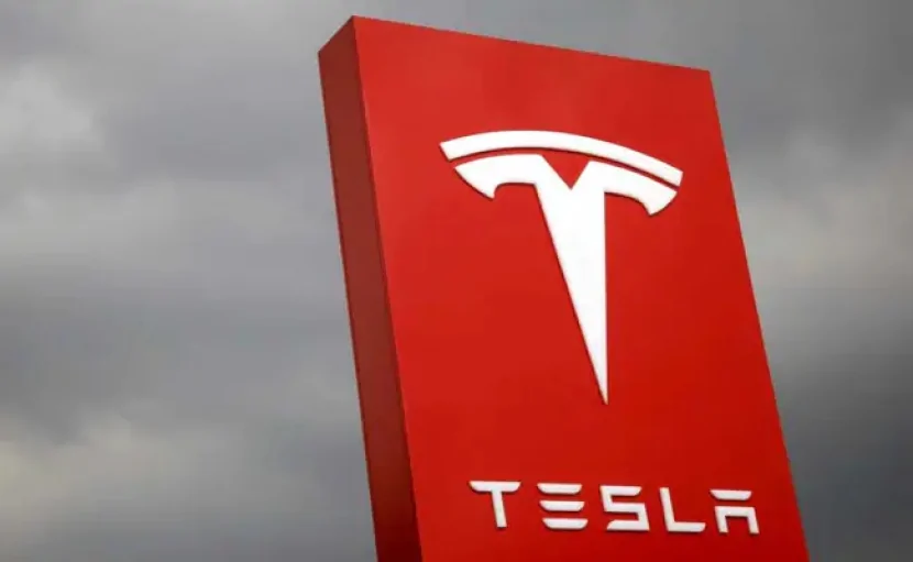 \"Tesla\" Çində sürücülər üçün süni intellekti sınaqdan keçirir