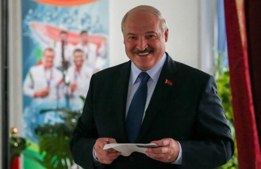 Lukaşenko Ukrayna xalqını təbrik etdi