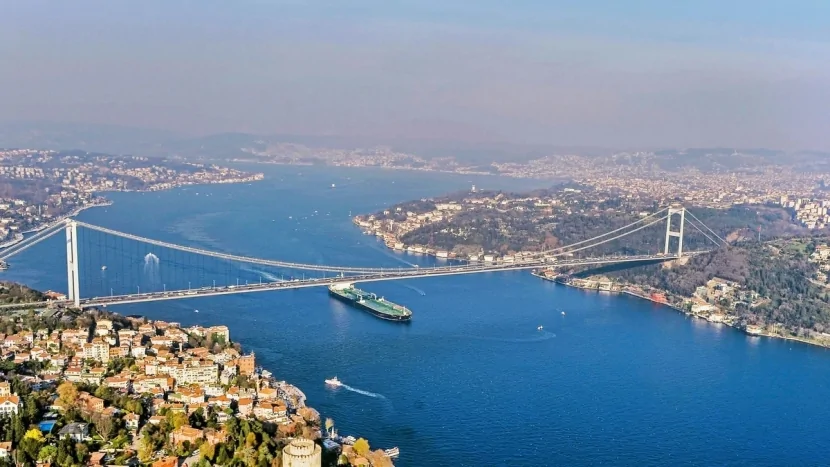 29 yaşlı idmançı Bosfor boğazını keçərkən YOXA ÇIXDI