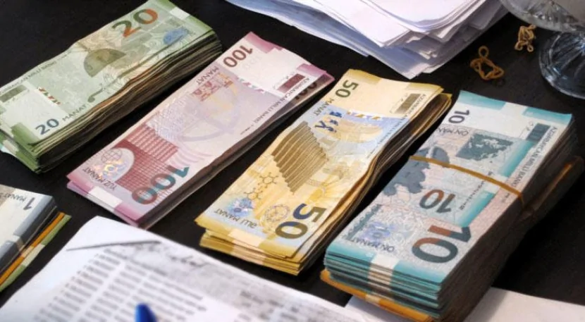 Bakıda evdən 10 min manat OĞURLANDI