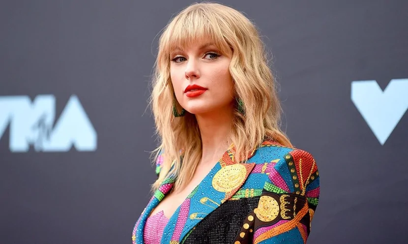 Məşhur müğənni Teylor Svift NİŞANLANDI