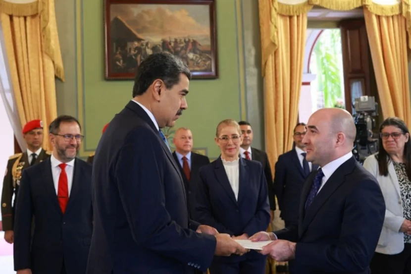 Səfirimiz etimadnaməsini Venesuela Prezidentinə təqdim etdi