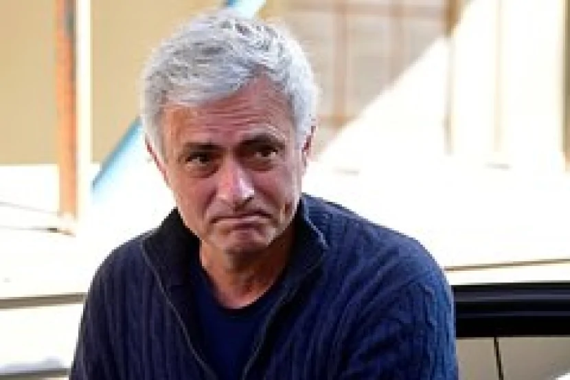 “Fənərbaxça” Joze Mourinyonu baş məşqçi postundan uzaqlaşdırdı