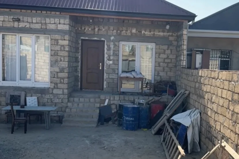 Evində usta işləyən kişini qətlə yetirdi