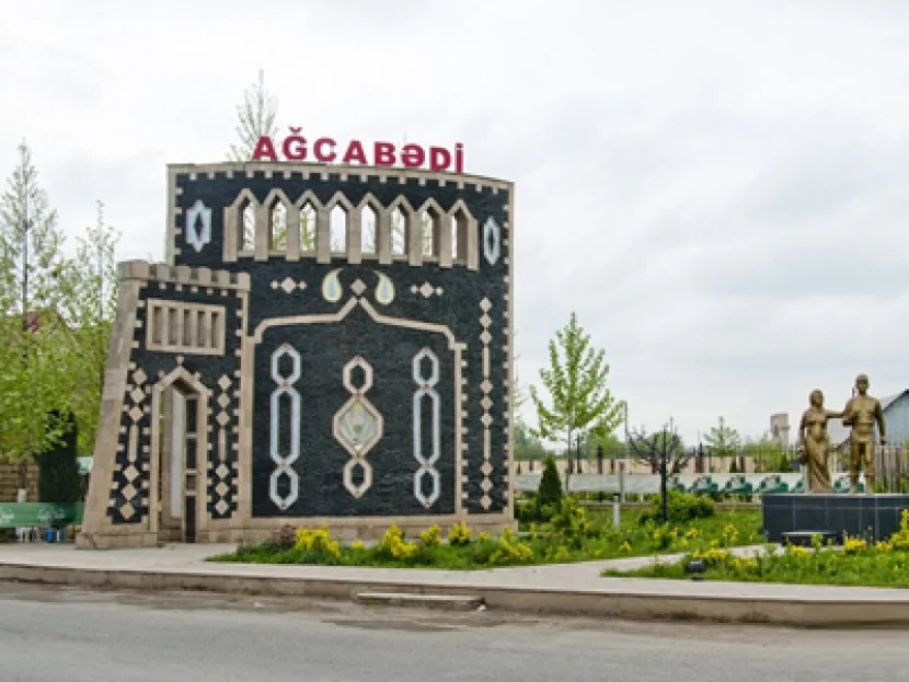 Ağcabədidə fermada güclü yanğın: Xəsarət alan var