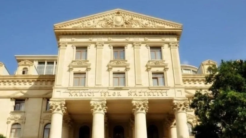 XİN Qırğızıstanı təbrik etdi