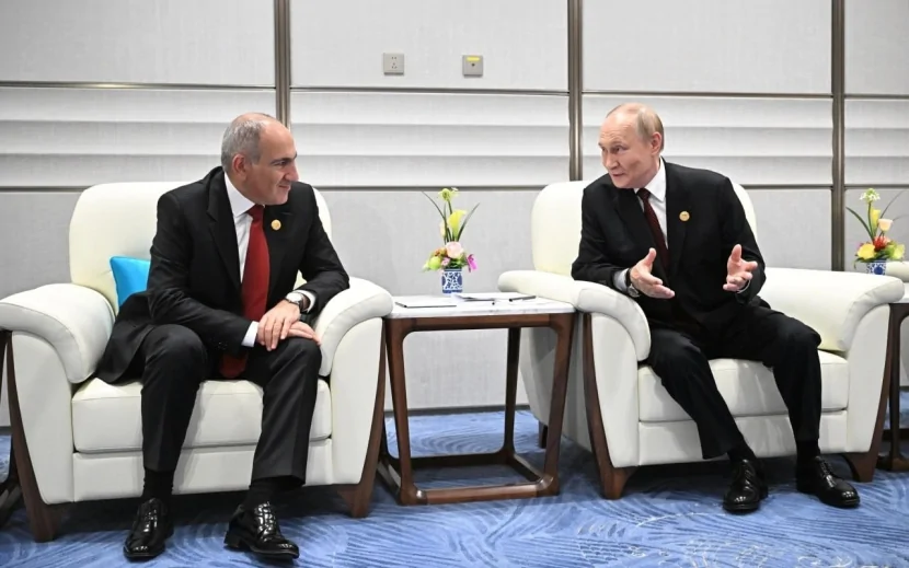 Putin Paşinyanla görüşdü - VİDEO