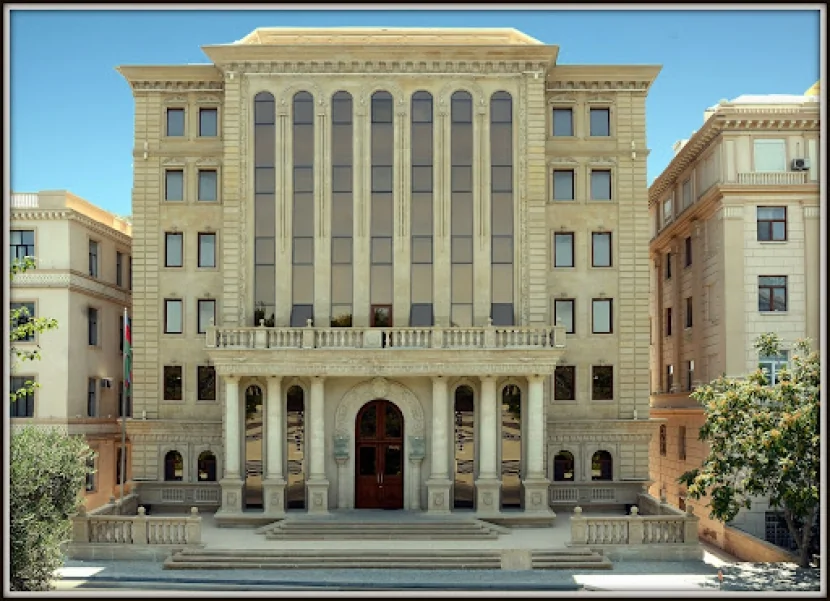 Ajans.az yazdı, Nəsimidə təhlükəli budaq aradan QALDIRILDI