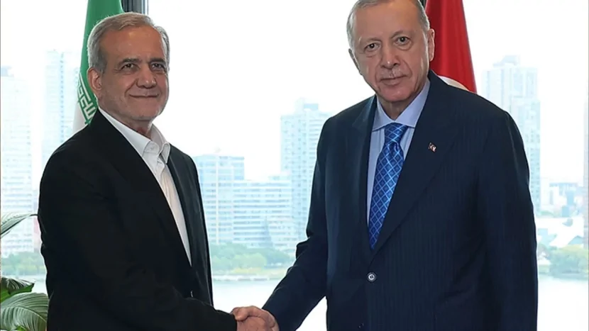 Ərdoğan ŞƏT sammitində İran prezidenti ilə görüşüb