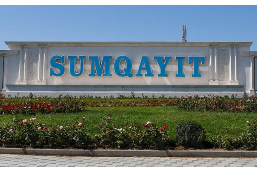 Sumqayıtda karton istehsalı müəssisəsi yanır