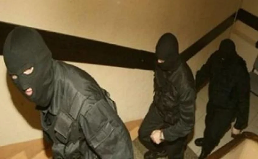 Maskalı şəxslər evə basqın etdi: saxlanılanlar var