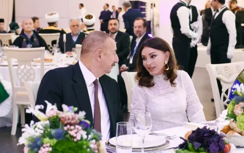 İlham Əliyev və xanımı Pekindəki ziyafətdə - VİDEO