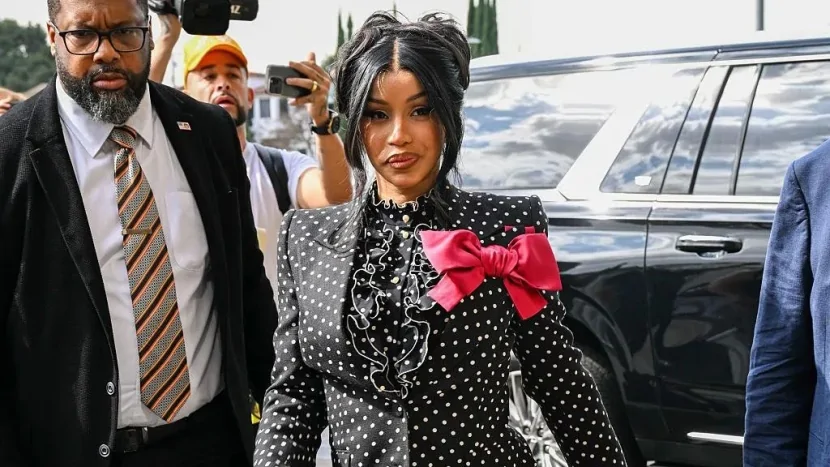 Cardi B mühafizəçinin açdığı iddia üzrə məhkəmədə qalib gəldi