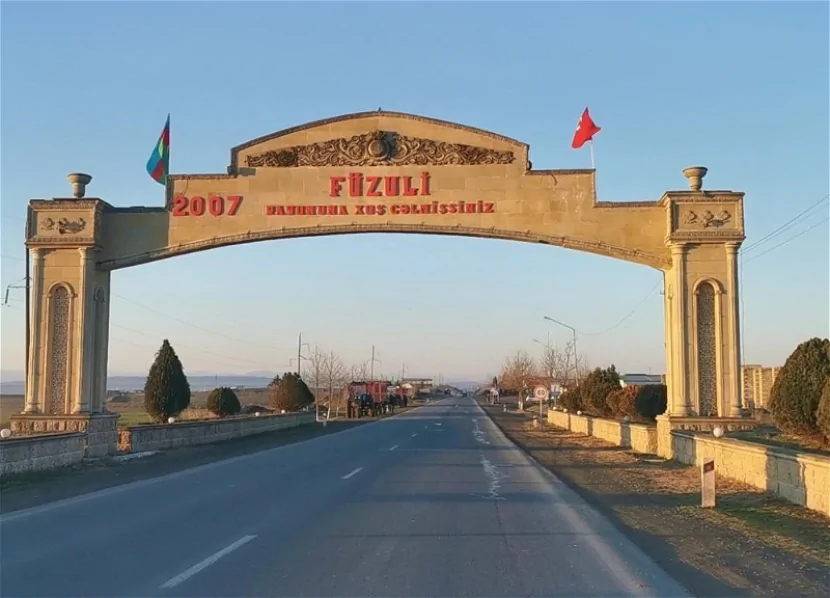 Füzulidə kitabxanada yanğın