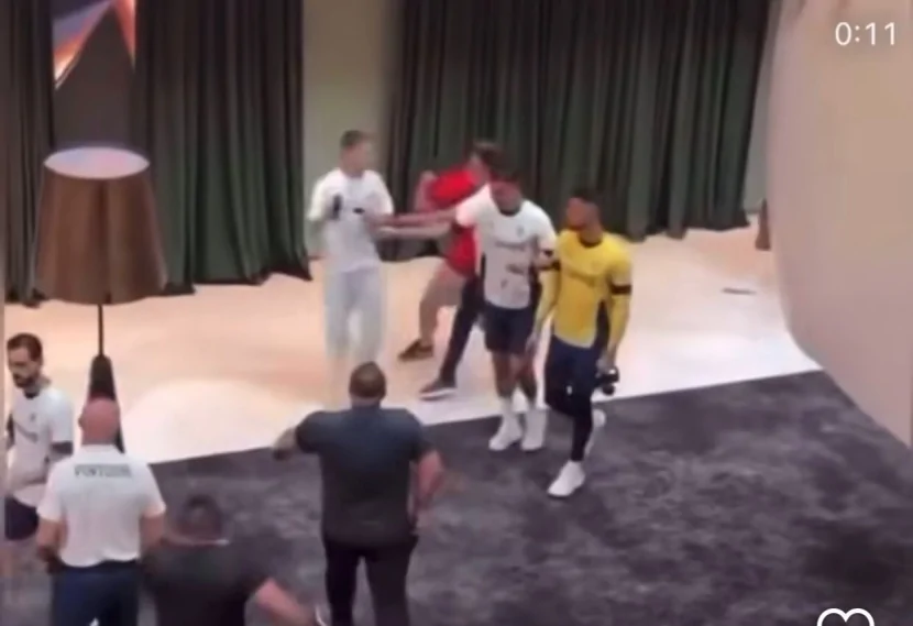 Ronaldo onunla selfi çəkdirmək istəyən erməni azarkeşi itələyib – VİDEO