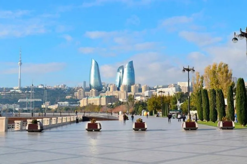 Bakıda mənzildə bağlı qapı arxasında qalan şəxs ölü tapıldı