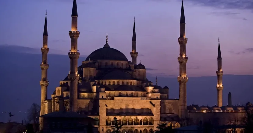 Parisdə bir neçə məscidin qarşısında donuz başları tapılıb
