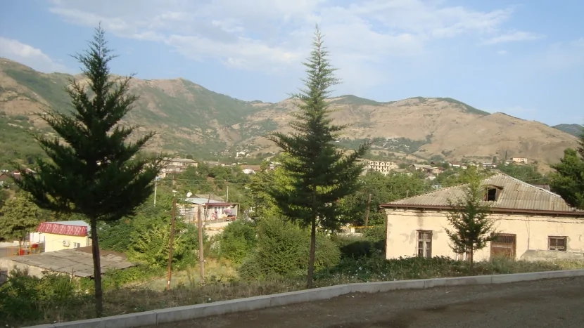 Badara və Hadruta ilk köç karvanı çatdı