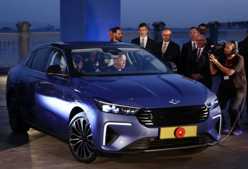 Ərdoğana yeni \"Togg\" elektromobili hədiyyə edildi