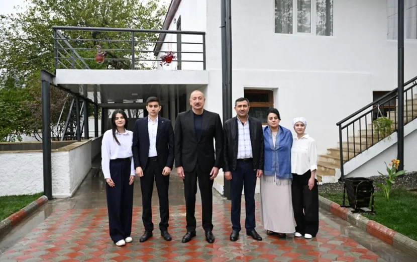 İlham Əliyev Hadrut sakininin evində oldu - Fotolar