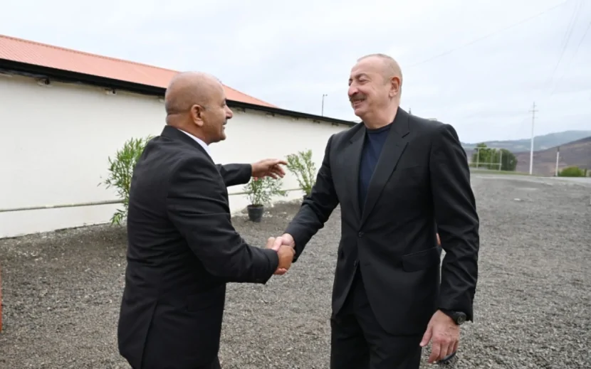 Prezident Sos sakininin evində oldu