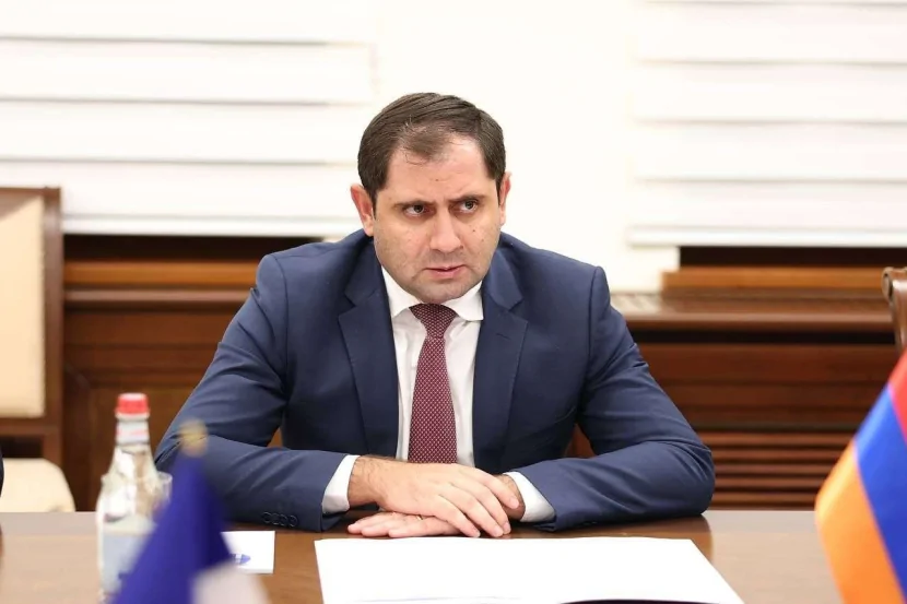 Ermənistanın müdafiə naziri Çinə SƏFƏR ETDİ