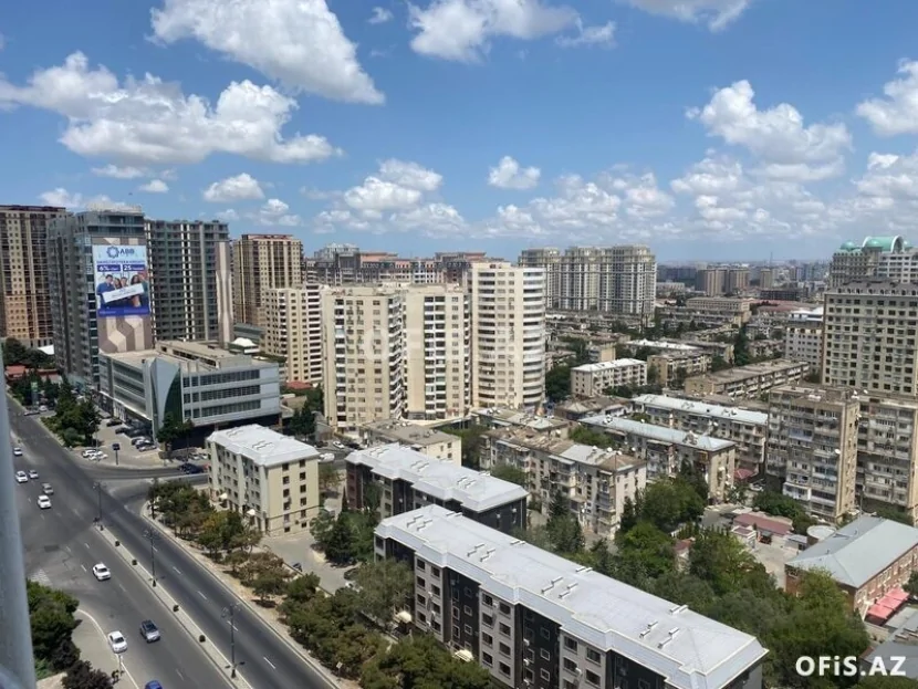 Bakıda üç mağaza TALANDI