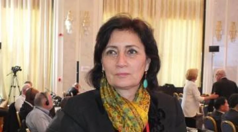 Deputat xanımın AYAĞI SINDI