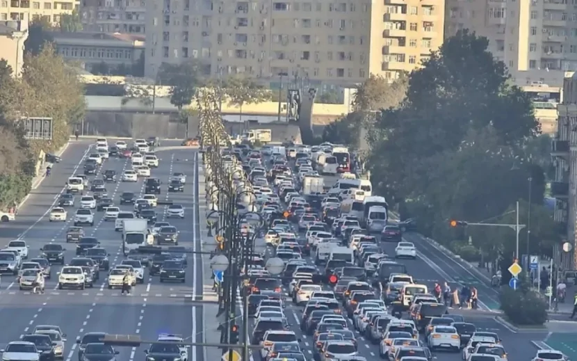 Bu yollarda tıxac var - SİYAHI