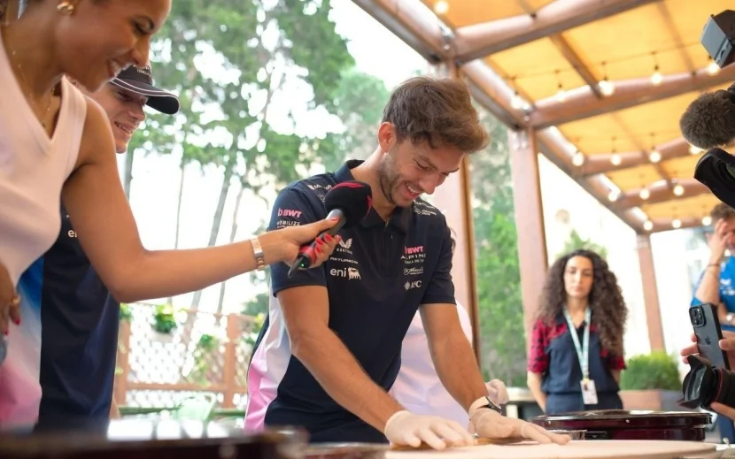 \"Formula 1\" pilotları Bakıda qutab bişirdilər - FOTOLAR