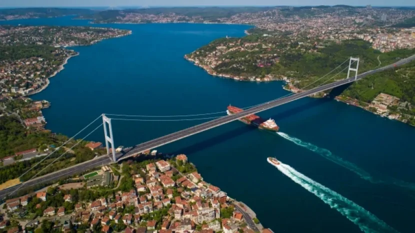 İstanbul boğazında gəmi QƏZASI