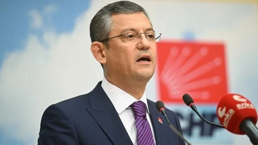 Özgür Özəl yenidən CHP sədri seçildi