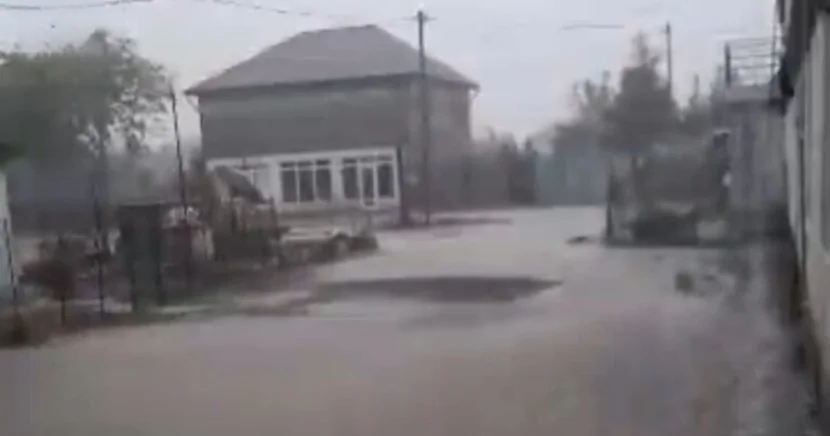 Yağışlı hava şəraiti selə SƏBƏB OLDU