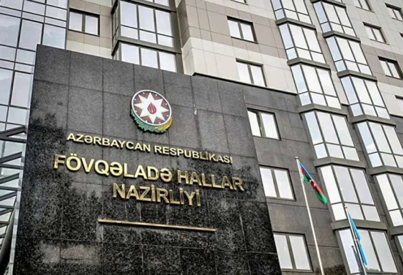 Zərdabda birmərtəbəli mağaza yandı