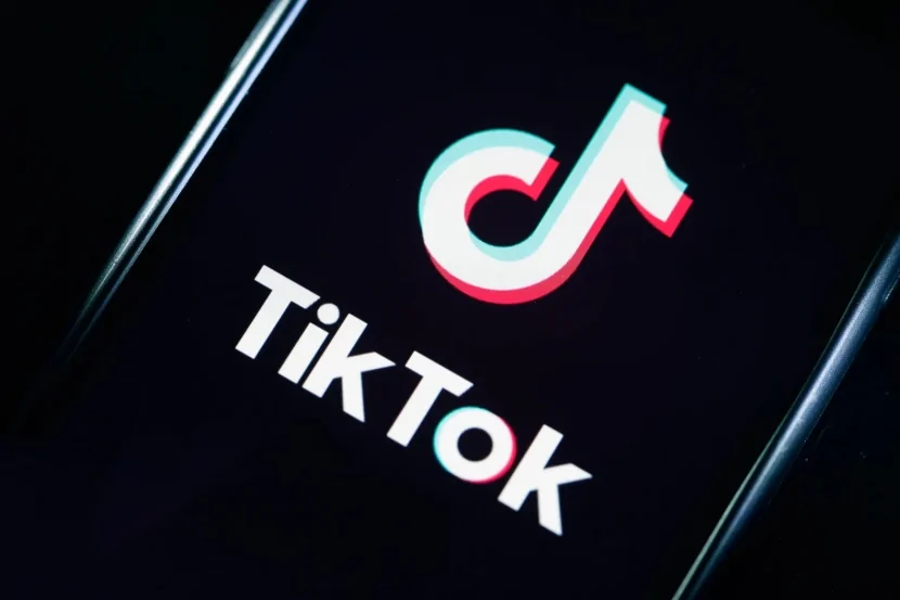 Qızını TikTok-da rəqs etdirərək pul qazanan ata HƏBS OLUNDU