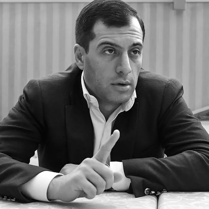 Sabiq məmur məhkəmədən qaçdıqdan sonra ölü TAPILDI - Bu ölkədə