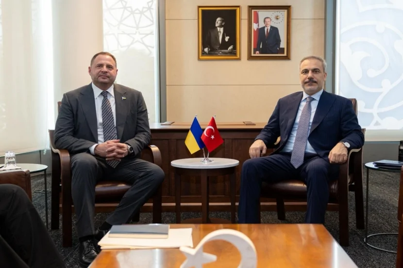 Hakan Fidan Ukrayna rəsmisi Andrey Yermak ilə görüşüb GÖRÜŞDÜ