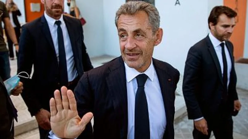 Nikola Sarkozi: \"Həbsxanada başım dik yatacağam\"