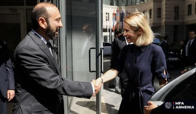 Mirzoyan Kallasla görüşdü