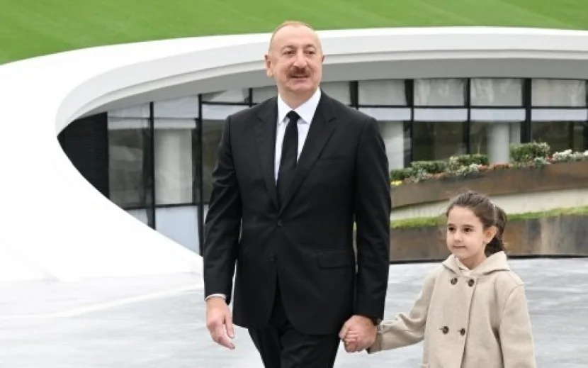 \"Yaxşı babadır, bir az hündürdür\" - Nilay prezidentlə görüşündən danışdı (VİDEO)