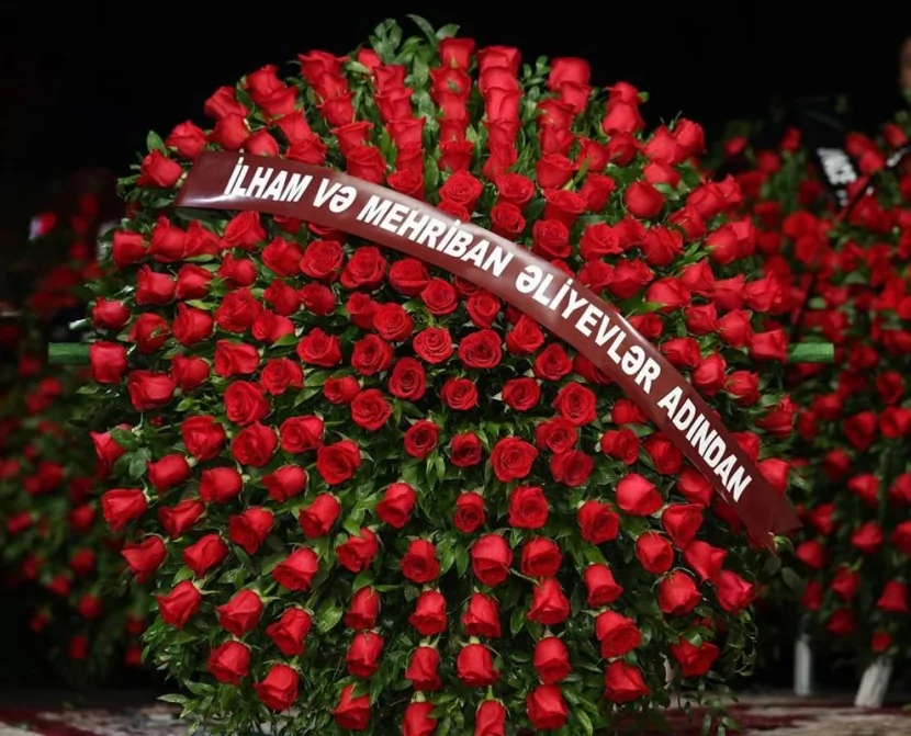 Prezident və birinci xanım vida mərasiminə əklil göndərdi