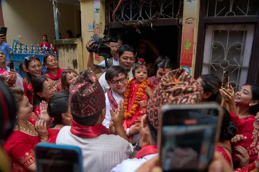 Nepalda 2 yaşlı qız yeni canlı ilahə seçildi