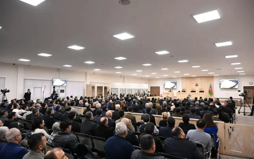 \"Başıma yumruqla, avtomatın qundağı ilə vururdu\" - Zərərçəkmiş şəxs Levon Mnatsakanyanı tanıdı