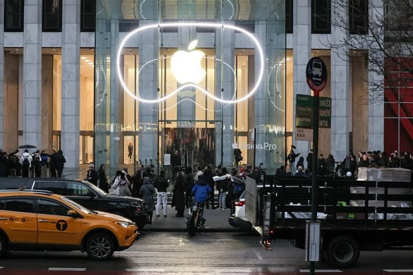 Apple \"ağıllı eynəklər\" buraxmağa hazırlaşır