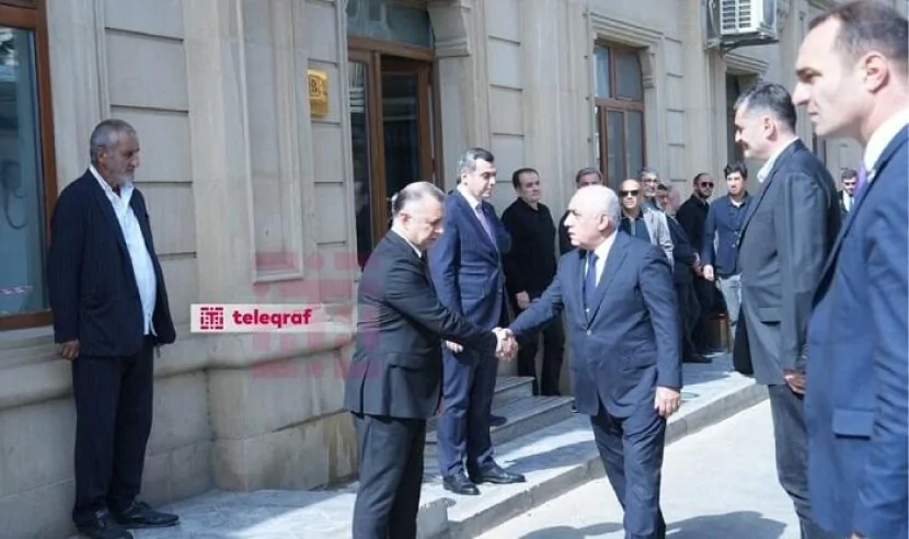 Rəsmilər Oqtay Şirəliyevlə vida mərasimində - Foto