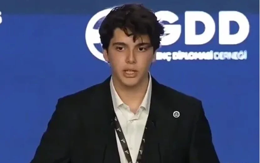 Ərdoğanın nəvəsinin çıxışı gündəm oldu - Video