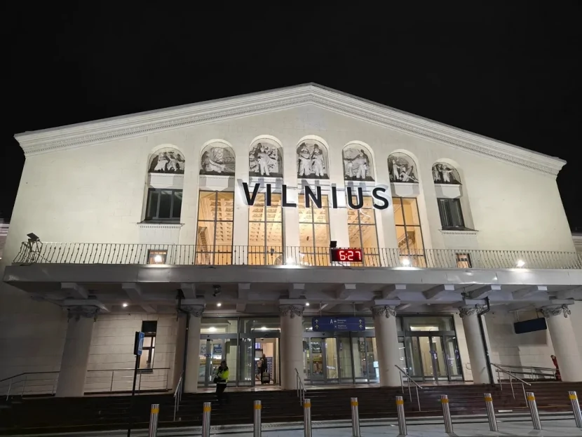 Vilnüs hava limanı fəaliyyətini DAYANDIRDI