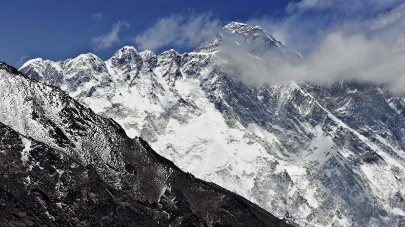 Mindən çox turist Everest yaxınlığında qar fırtınasına DÜŞDÜ